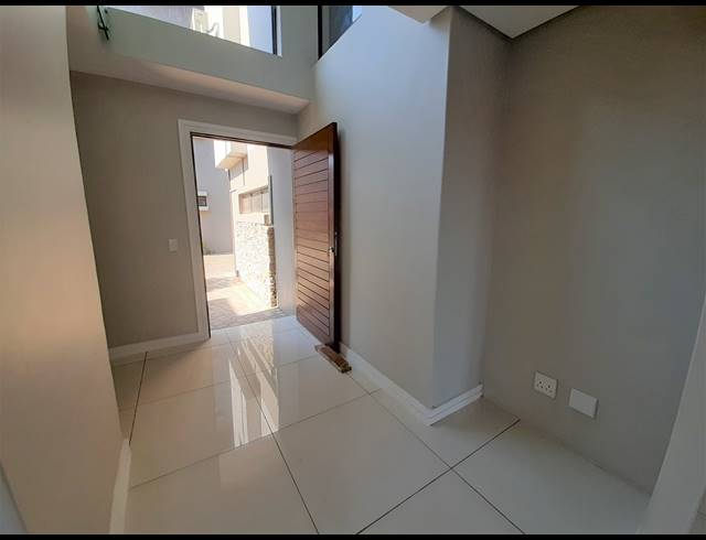 4 BEDROOM TOWNHOUSE TO LET IN IZINGA ESTATE